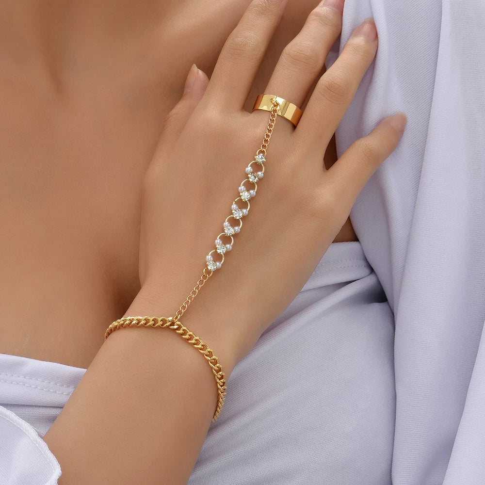 Simple Heart Pendant Chain Bracelet Link Connected Gold plated Wide Finger Ring Bracelets for Women